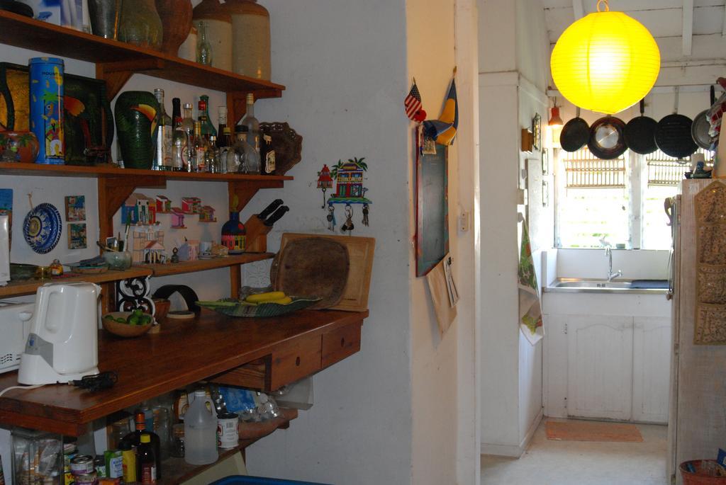 Charming Old World Apartment Бриджтаун Екстериор снимка